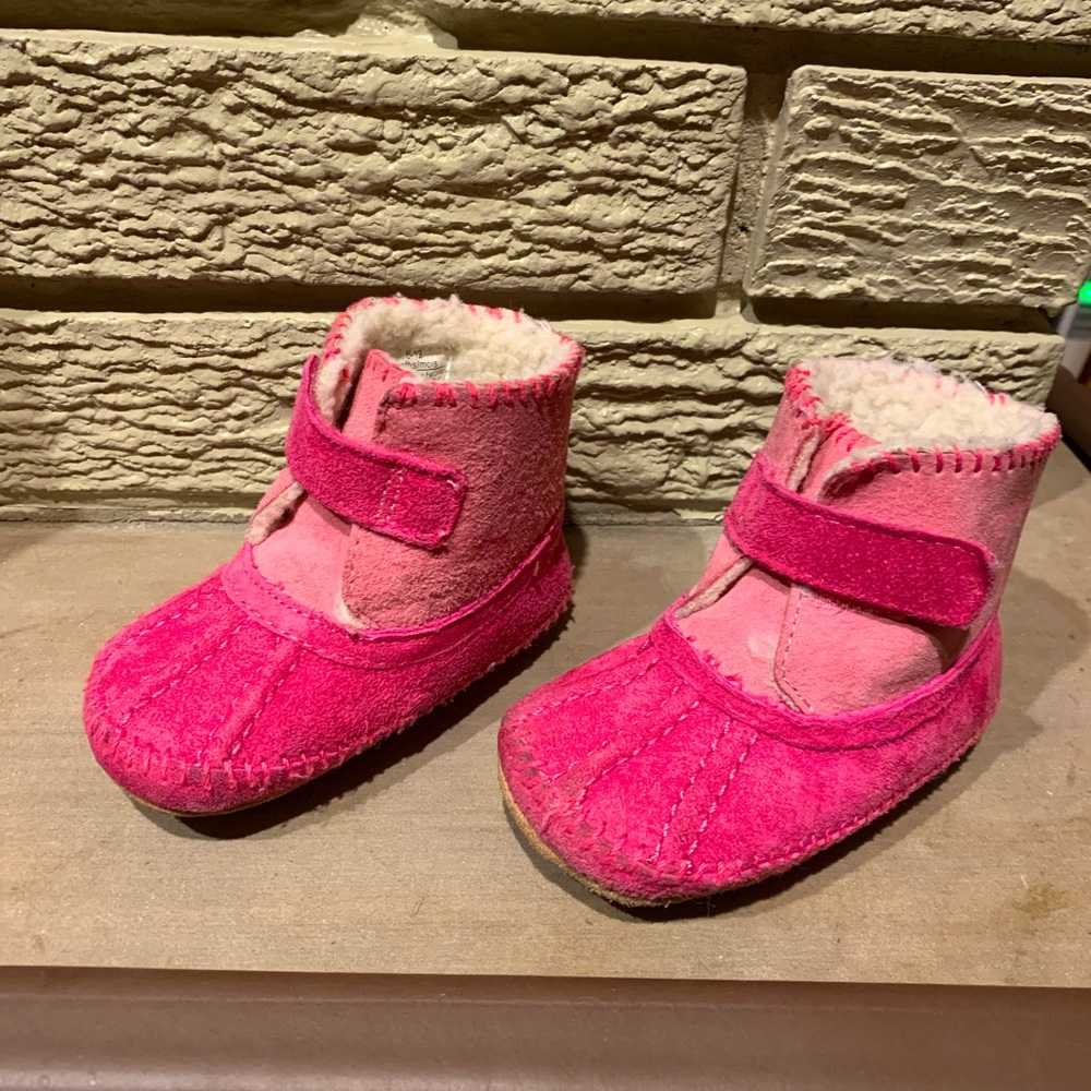 Robeez boots size 6-12m